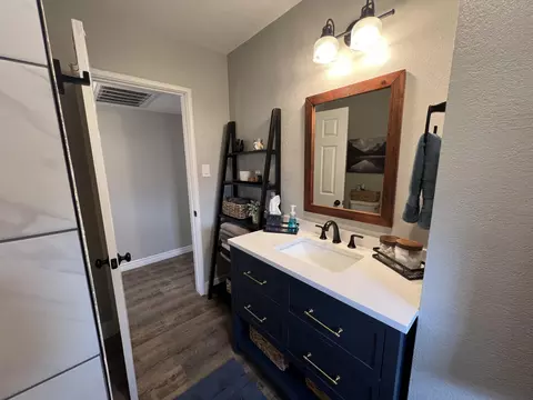 916 E Myrtle Ave, Visalia, CA 93292 photo 15