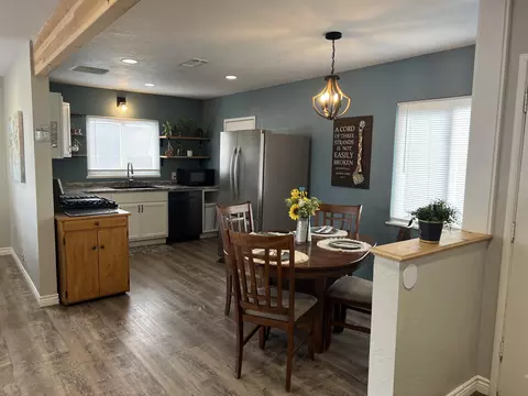 916 E Myrtle Ave, Visalia, CA 93292 photo 6