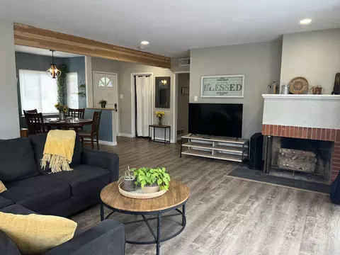 916 E Myrtle Ave, Visalia, CA 93292 photo 10