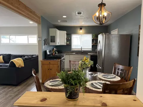 916 E Myrtle Ave, Visalia, CA 93292 photo 8