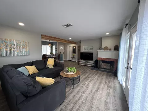 916 E Myrtle Ave, Visalia, CA 93292 photo 9