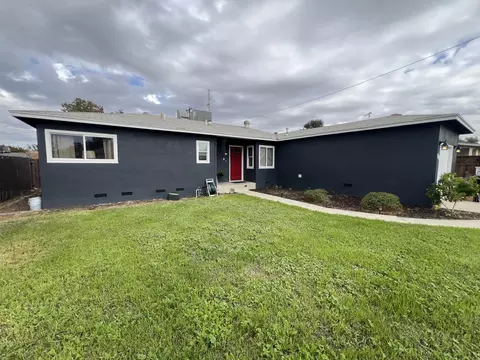 916 E Myrtle Ave, Visalia, CA 93292 photo 3