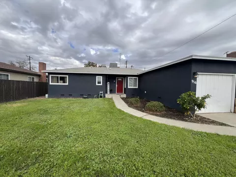 916 E Myrtle Ave, Visalia, CA 93292 photo 2