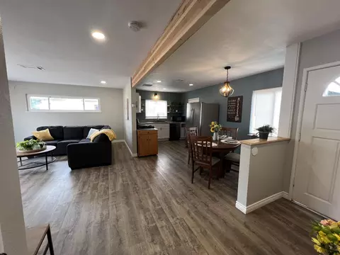 916 E Myrtle Ave, Visalia, CA 93292 photo 4