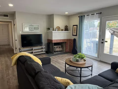 916 E Myrtle Ave, Visalia, CA 93292 photo 11