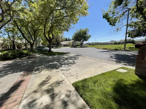 3619 E Vassar Ct, Visalia, CA 93292 photo 8