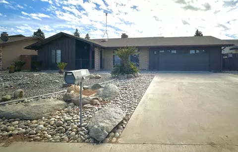 3227 W Pryor Ave, Visalia, CA 93277