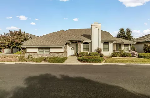 180 W Cambridge Dr, Reedley, CA 93654