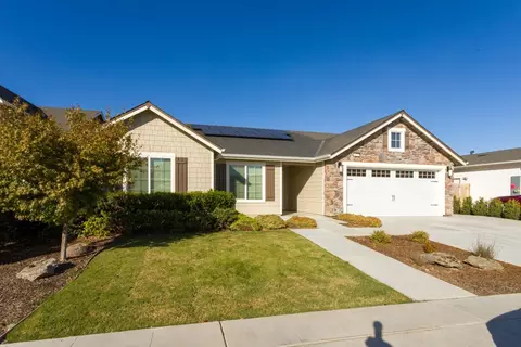 1822 Softwind Dr, Tulare, CA 93274 photo 2