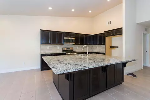 1822 Softwind Dr, Tulare, CA 93274 photo 5