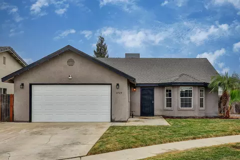 1724 Cotton Ct, Tulare, CA 93274