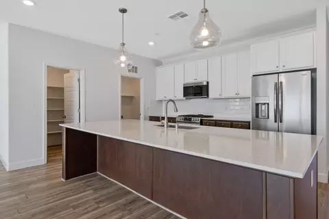 203 E Taylor Ave, Visalia, CA 93291 photo 11