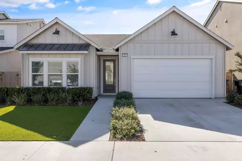 203 E Taylor Ave, Visalia, CA 93291