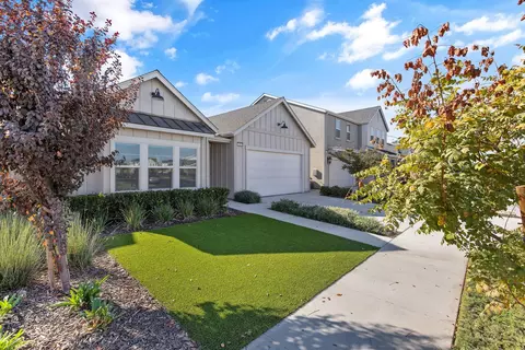203 E Taylor Ave, Visalia, CA 93291 photo 3