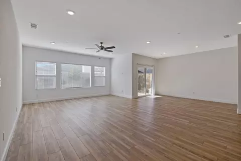 203 E Taylor Ave, Visalia, CA 93291 photo 18