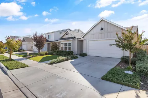 203 E Taylor Ave, Visalia, CA 93291 photo 2