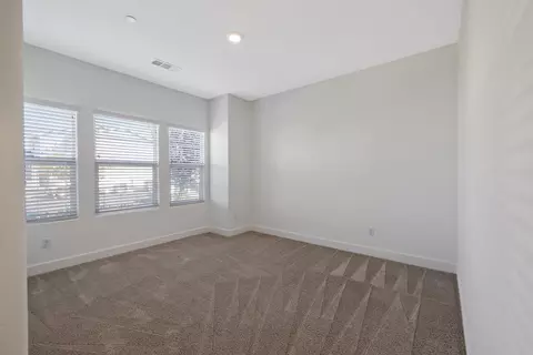 203 E Taylor Ave, Visalia, CA 93291 photo 8
