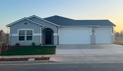 320 Hampton St, Exeter, CA 93221