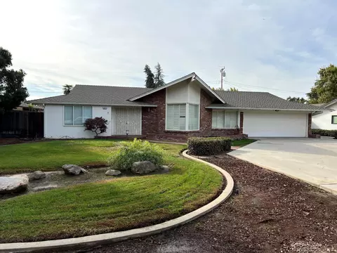 871 N Dickran Dr, Tulare, CA 93274