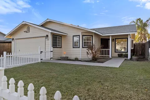 667 San Diego St, Tulare, CA 93274