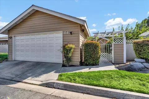 1541 E Vassar Ave, Visalia, CA 93292