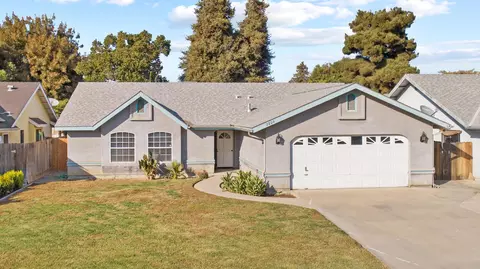 2806 W Hemlock Ct, Visalia, CA 93277