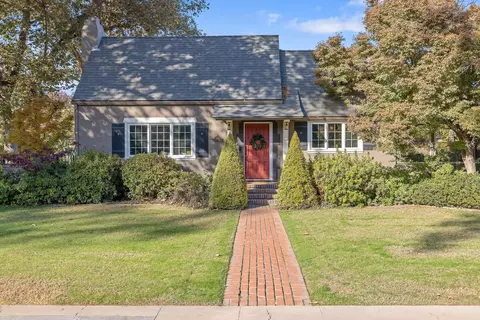 1410 W Beverly Dr, Visalia, CA 93277