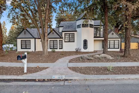 1632 N Sutton Ct, Tulare, CA 93274