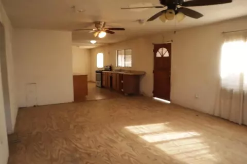 488 W Marengo Ave, Shafter, CA 93263 photo 5