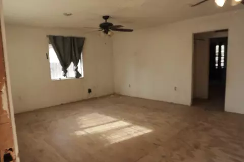 488 W Marengo Ave, Shafter, CA 93263 photo 4