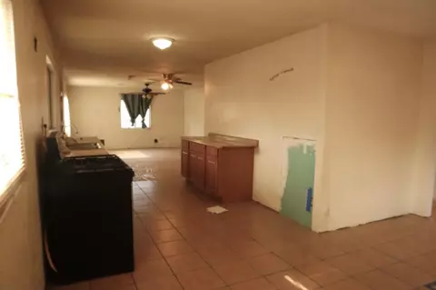 488 W Marengo Ave, Shafter, CA 93263 photo 6