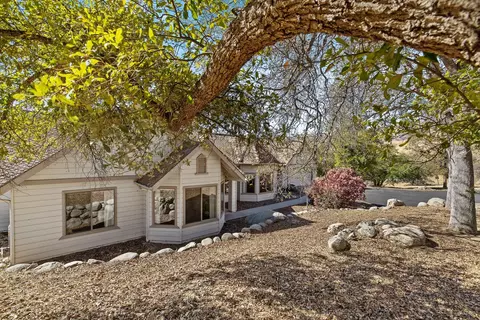 42131 Black Oak Dr, Three Rivers, CA 93271 photo 2