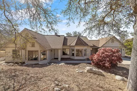 42131 Black Oak Dr, Three Rivers, CA 93271
