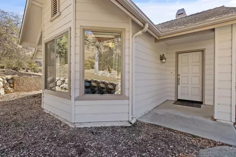 42131 Black Oak Dr, Three Rivers, CA 93271 photo 5