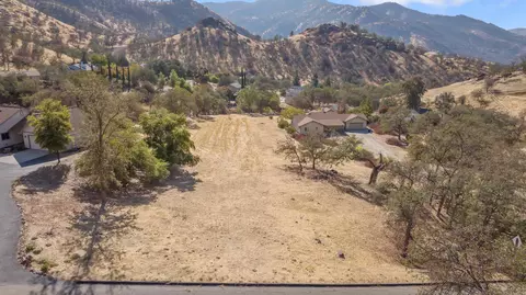 42149 Black Oak Dr, Three Rivers, CA 93271
