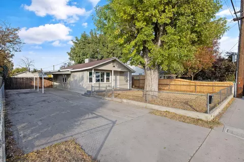 824 W Houston Ave, Visalia, CA 93291