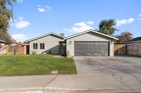 11293 Alvin St, Armona, CA 93202