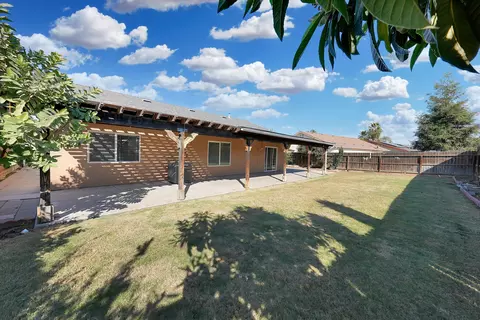 233 E Riverbend Ct, Visalia, CA 93291 photo 34