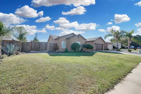 233 E Riverbend Ct, Visalia, CA 93291 photo 3
