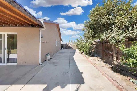 233 E Riverbend Ct, Visalia, CA 93291 photo 33