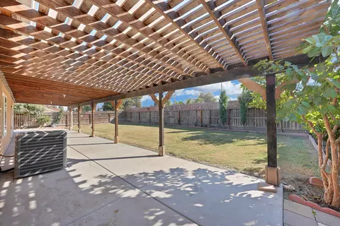 233 E Riverbend Ct, Visalia, CA 93291 photo 36