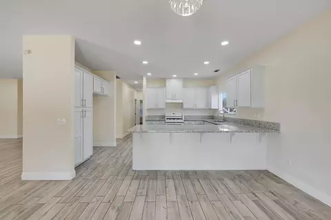 233 E Riverbend Ct, Visalia, CA 93291 photo 9