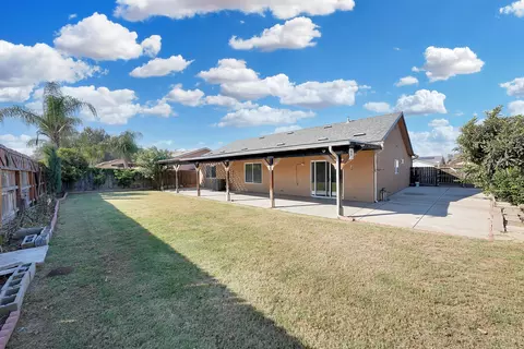 233 E Riverbend Ct, Visalia, CA 93291 photo 32