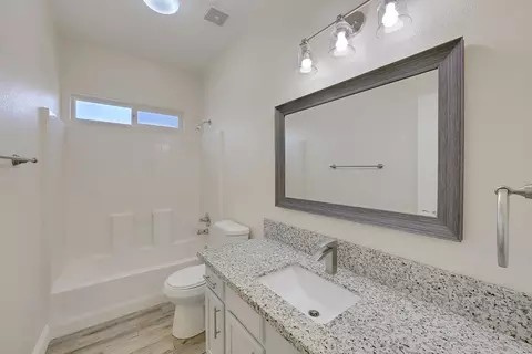 233 E Riverbend Ct, Visalia, CA 93291 photo 16