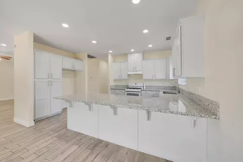 233 E Riverbend Ct, Visalia, CA 93291 photo 10