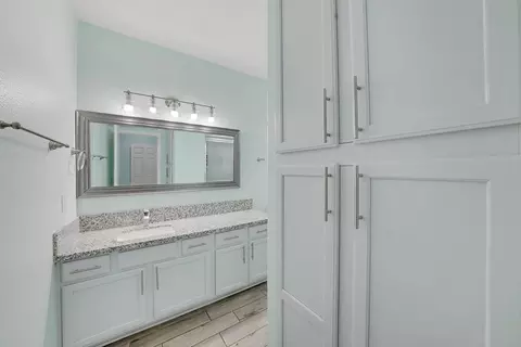 233 E Riverbend Ct, Visalia, CA 93291 photo 27