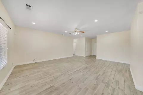 233 E Riverbend Ct, Visalia, CA 93291 photo 6