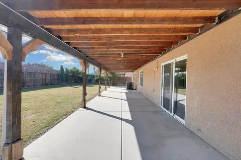 233 E Riverbend Ct, Visalia, CA 93291 photo 35