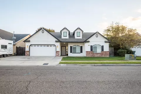 2481 Dinky Creek Ct, Tulare, CA 93274