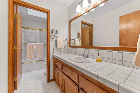 Bath - 167 E Wilson Ave, Tulare, CA 93274 photo 6 of 9